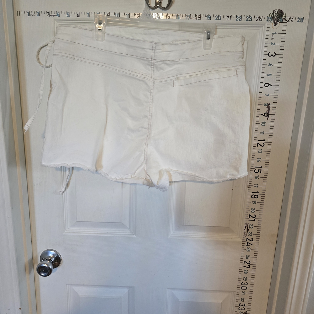 White Women's Casual Drawstring Shorts